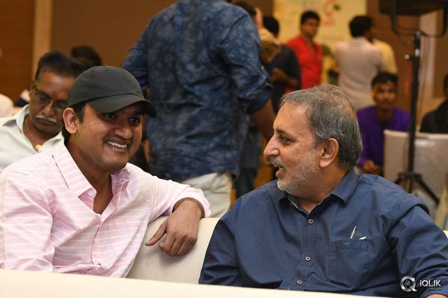 100-Days-of-Love-Movie-Audio-Launch